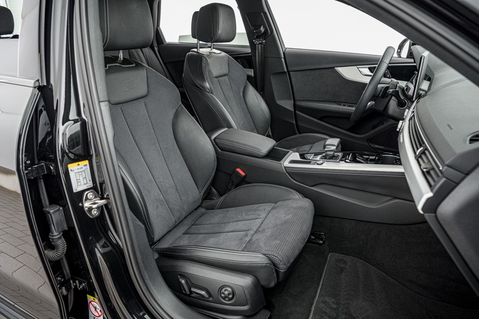 Audi A4 Avant S line 45 TFSI quattro S tronic - Samsaru's Car Outlet