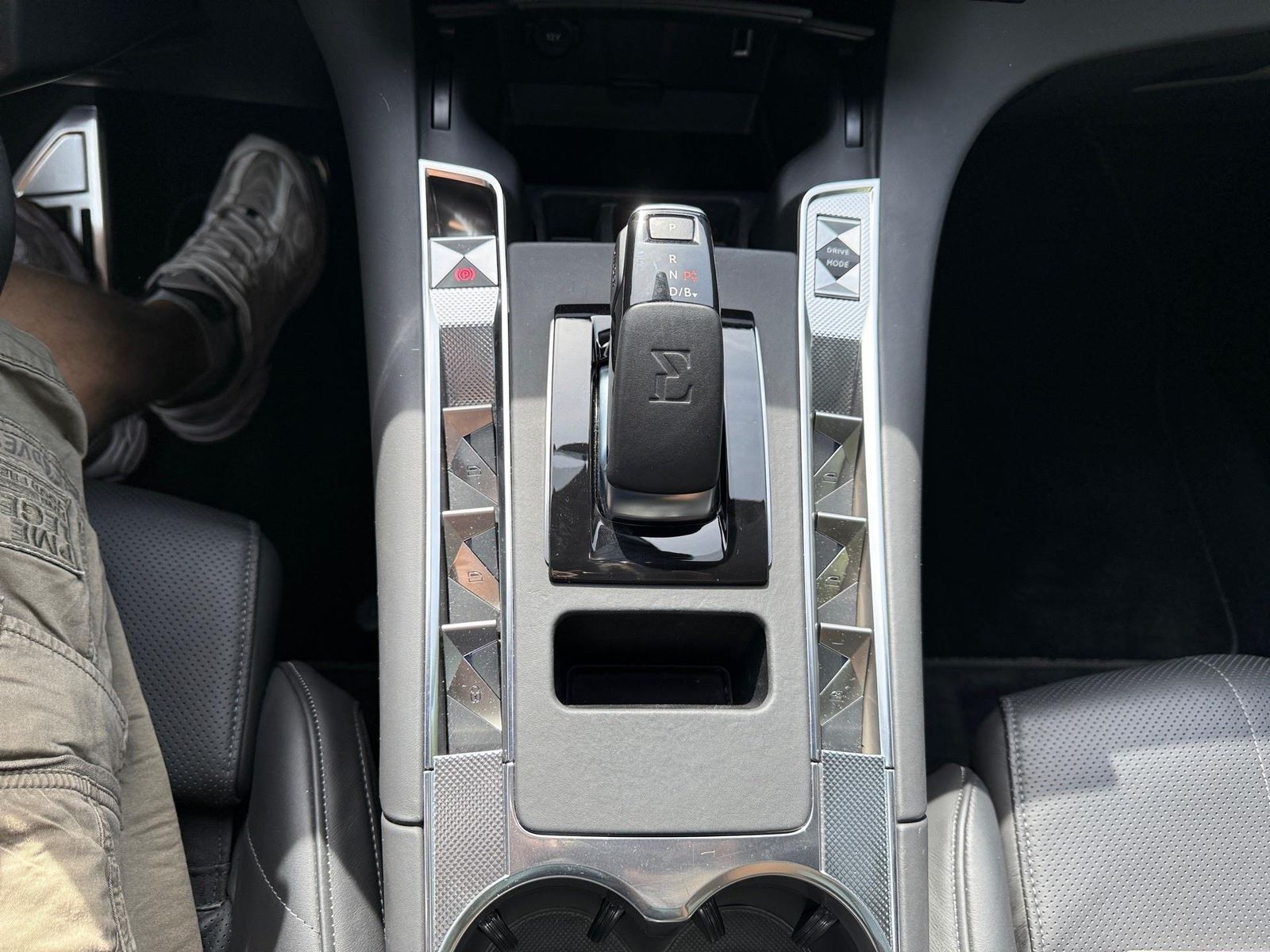 DS Automobiles DS7 CB E- TENSE 4X4 BECHIC,LEASING MÖGLICH,LEDER