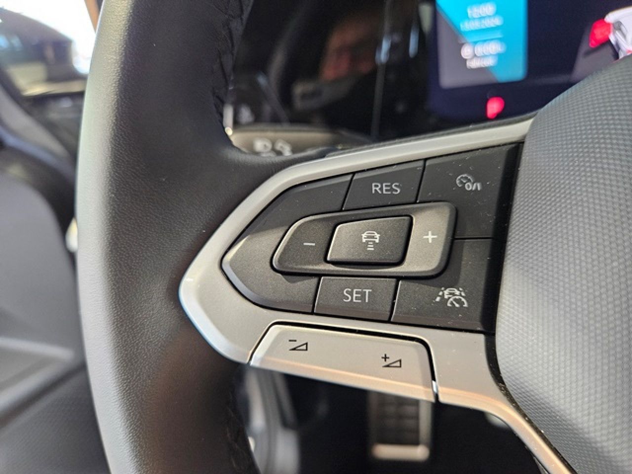 Volkswagen Golf 1.5 eTSI Move DSG - Samsaru's Car Outlet