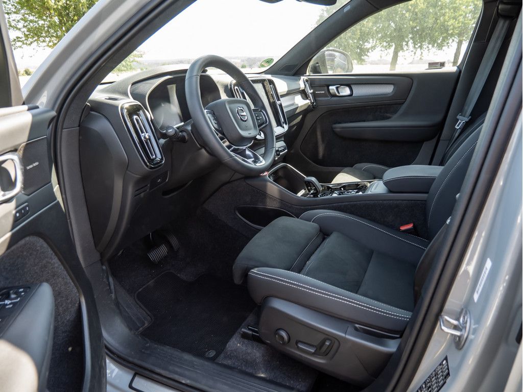 Volvo XC40 2.0 Plus Dark - Samsaru's Car Outlet