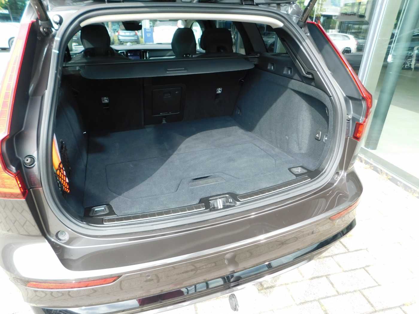 Volvo V60 T6 Recharge AWD Ultra Dark