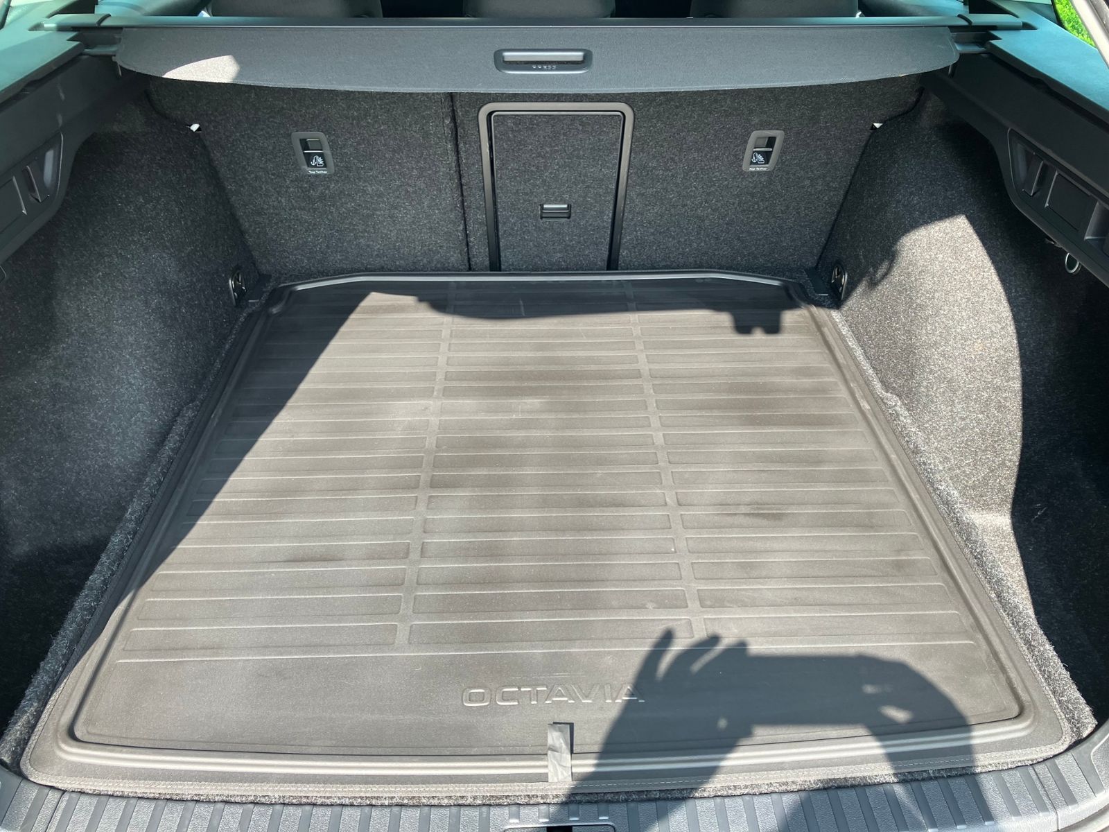 Skoda Octavia Combi 2.0 TDI Style - Samsaru's Car Outlet