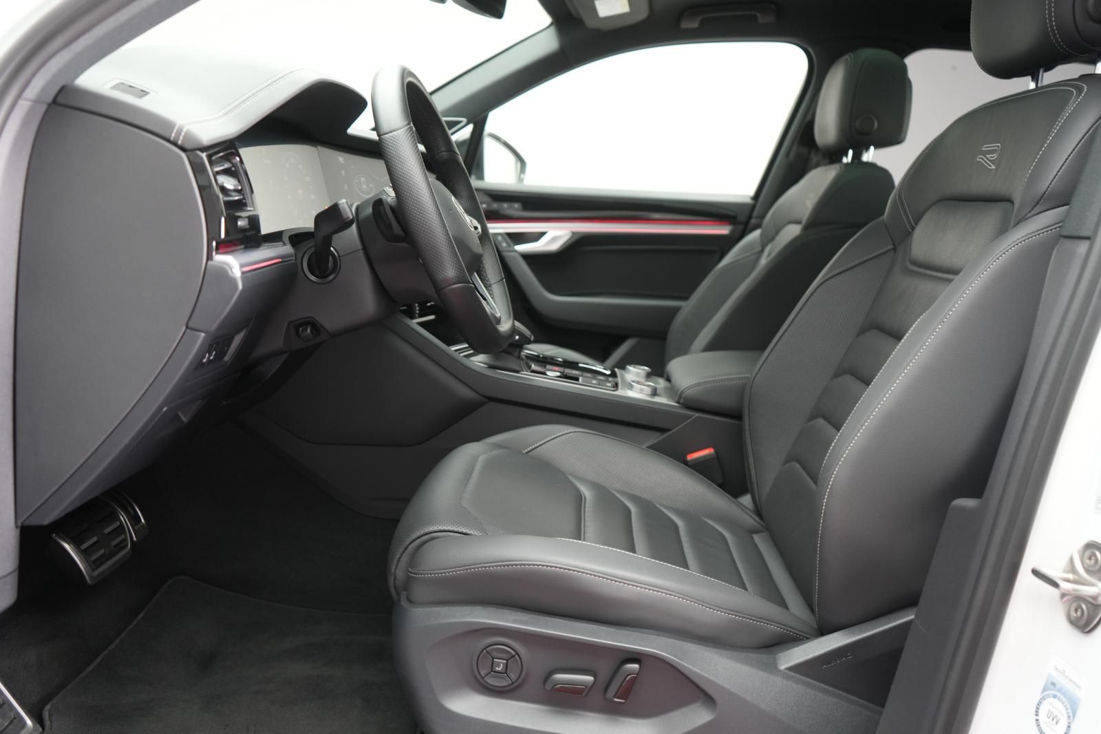 Volkswagen Touareg 3.0 V6 TDI 4Motion R line - Samsaru's Car Outlet