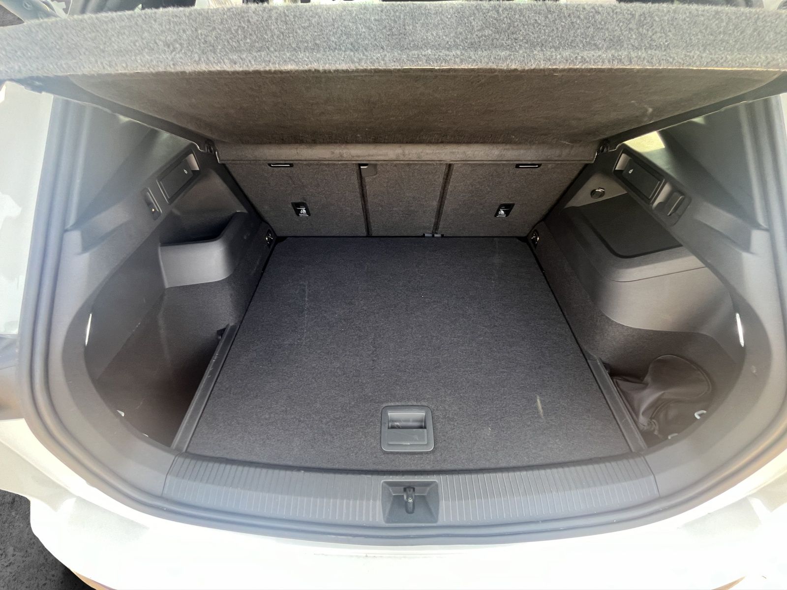 Volkswagen Tiguan TDI R-Line 4M DSG MATRIX AHK PANO 20" NAV