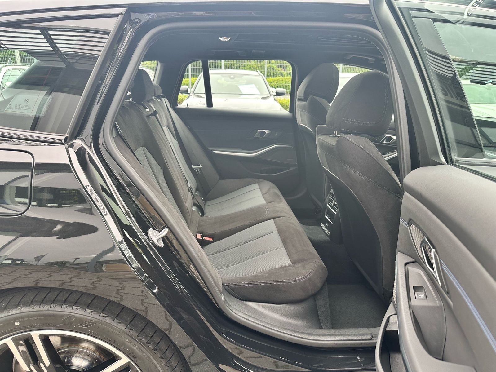 BMW 330e Touring M Sport //Pano H&K Stop&Go AHK