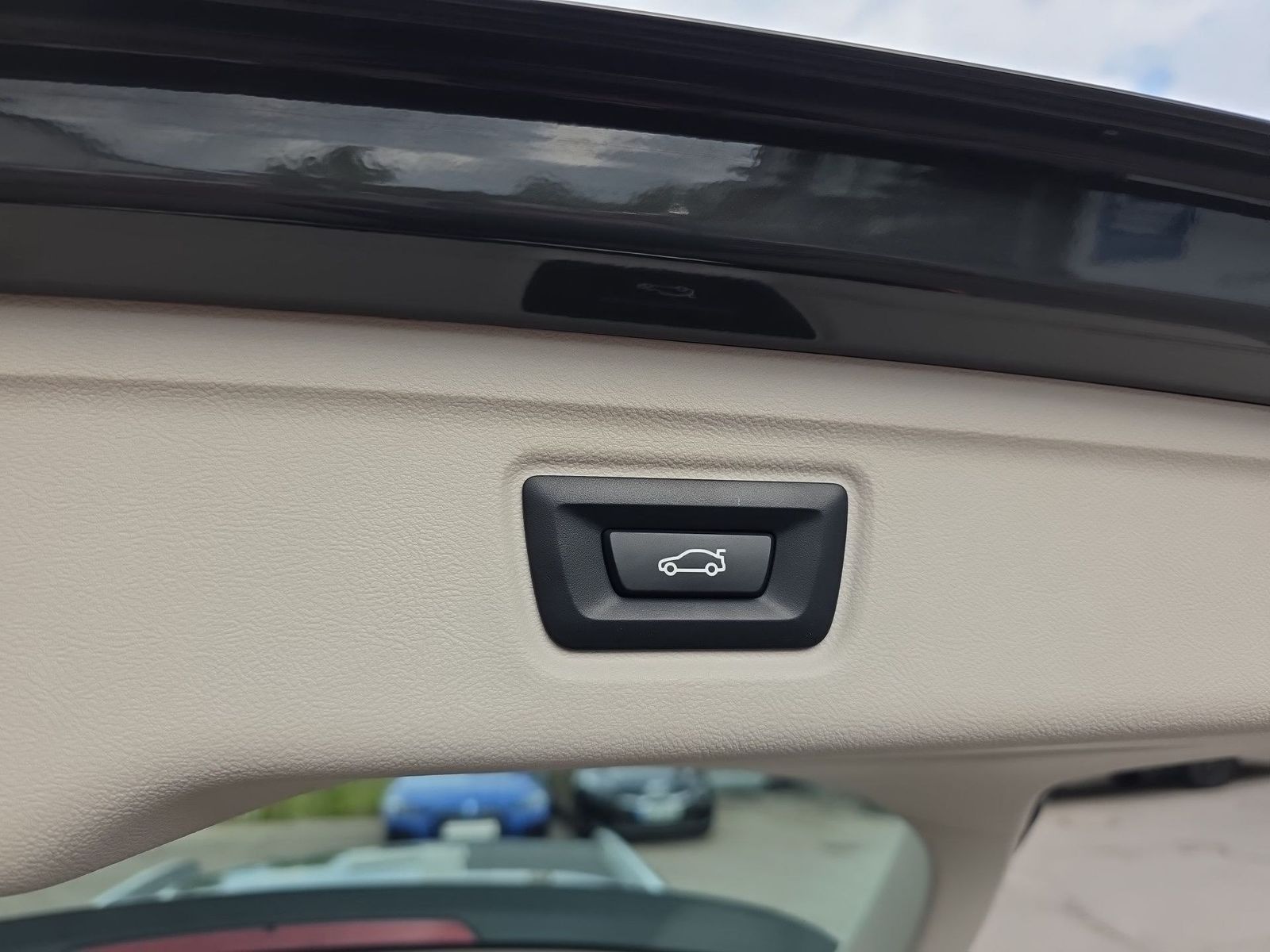 BMW 330e xDrive Touring Luxury-Line - Samsaru's Car Outlet