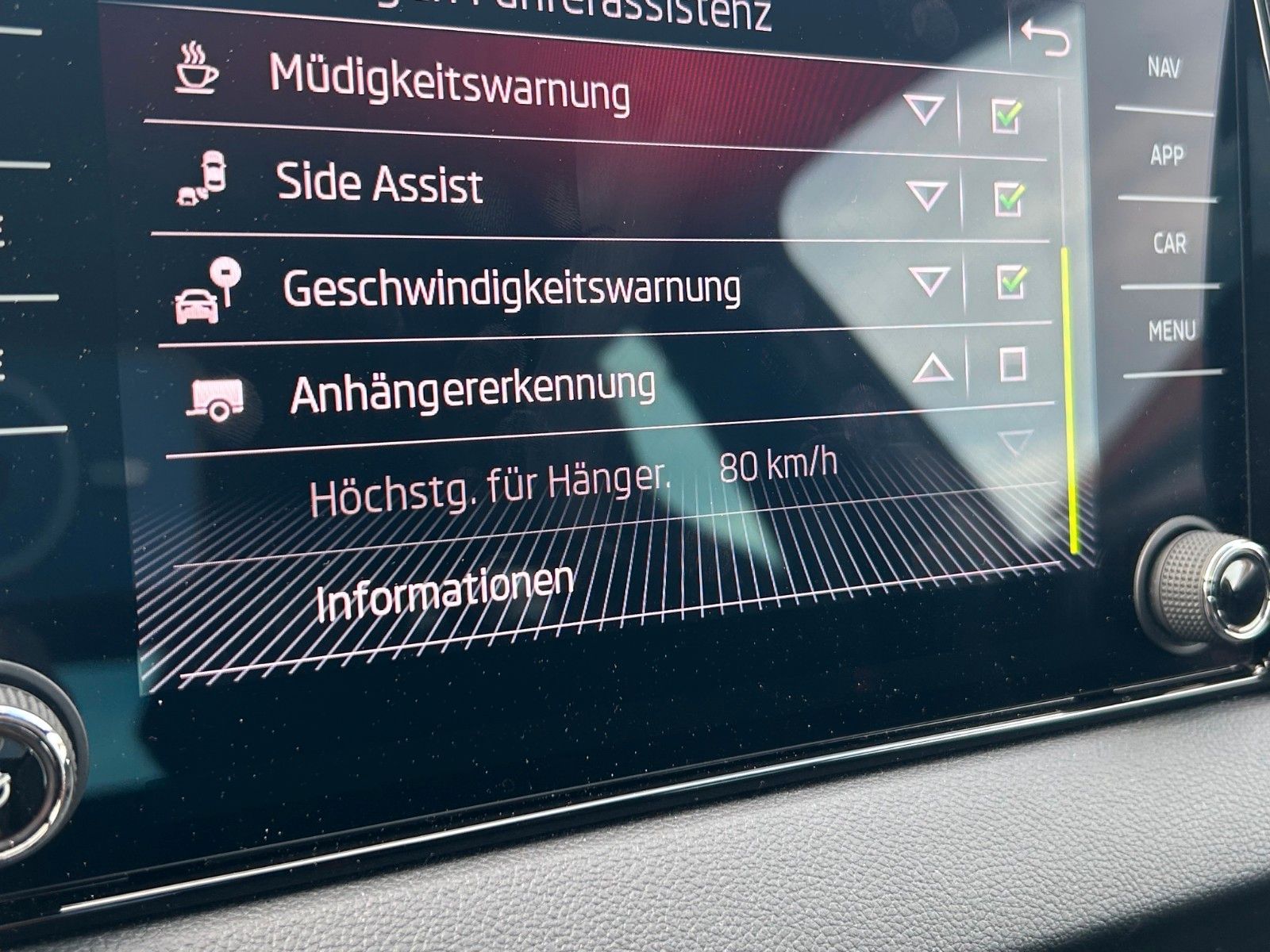 Skoda Karoq FL 1.5 DSG Sportline AHK 1.5Assist+ 5JGara