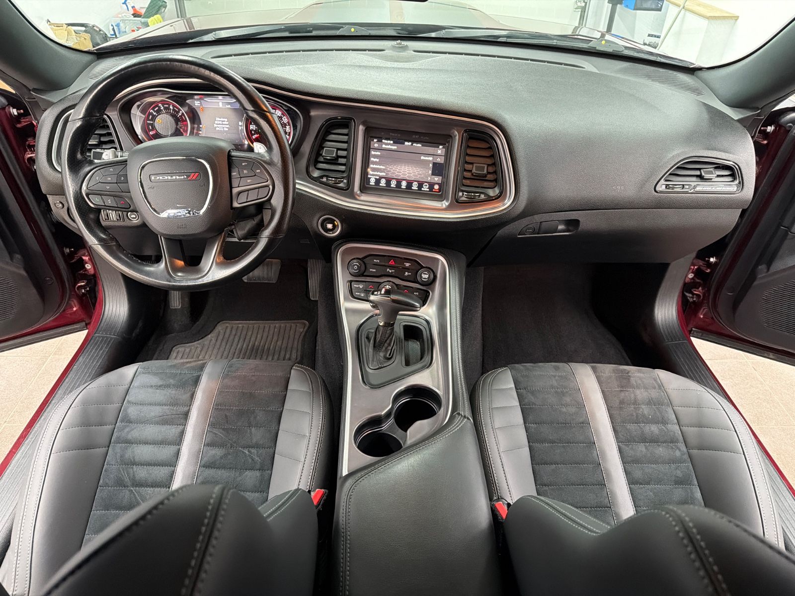 Dodge Challenger R/T 5.7 V8/Octane-Red/Carplay/20"