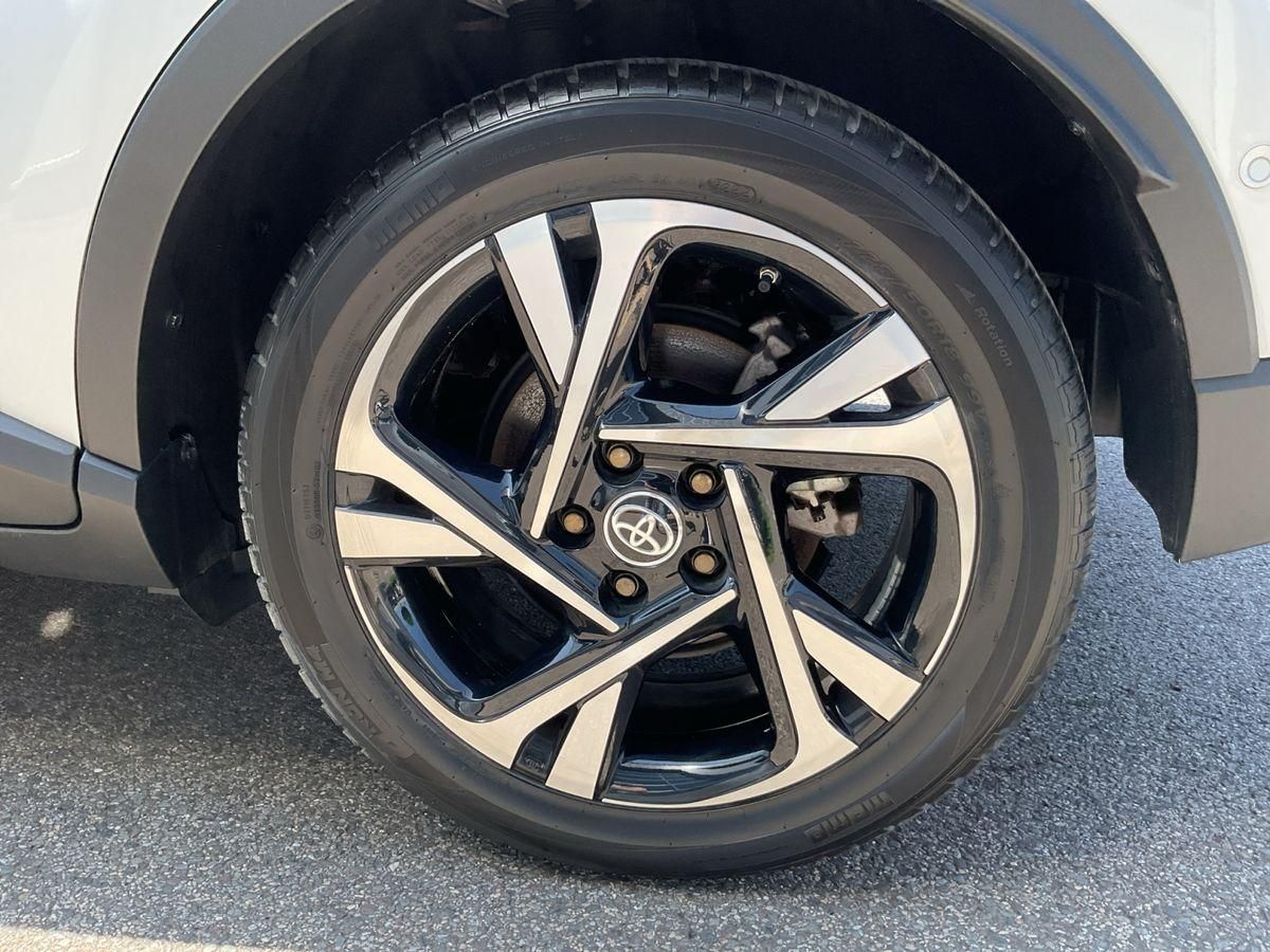 Toyota C-HR HYBRID - Samsaru's Car Outlet