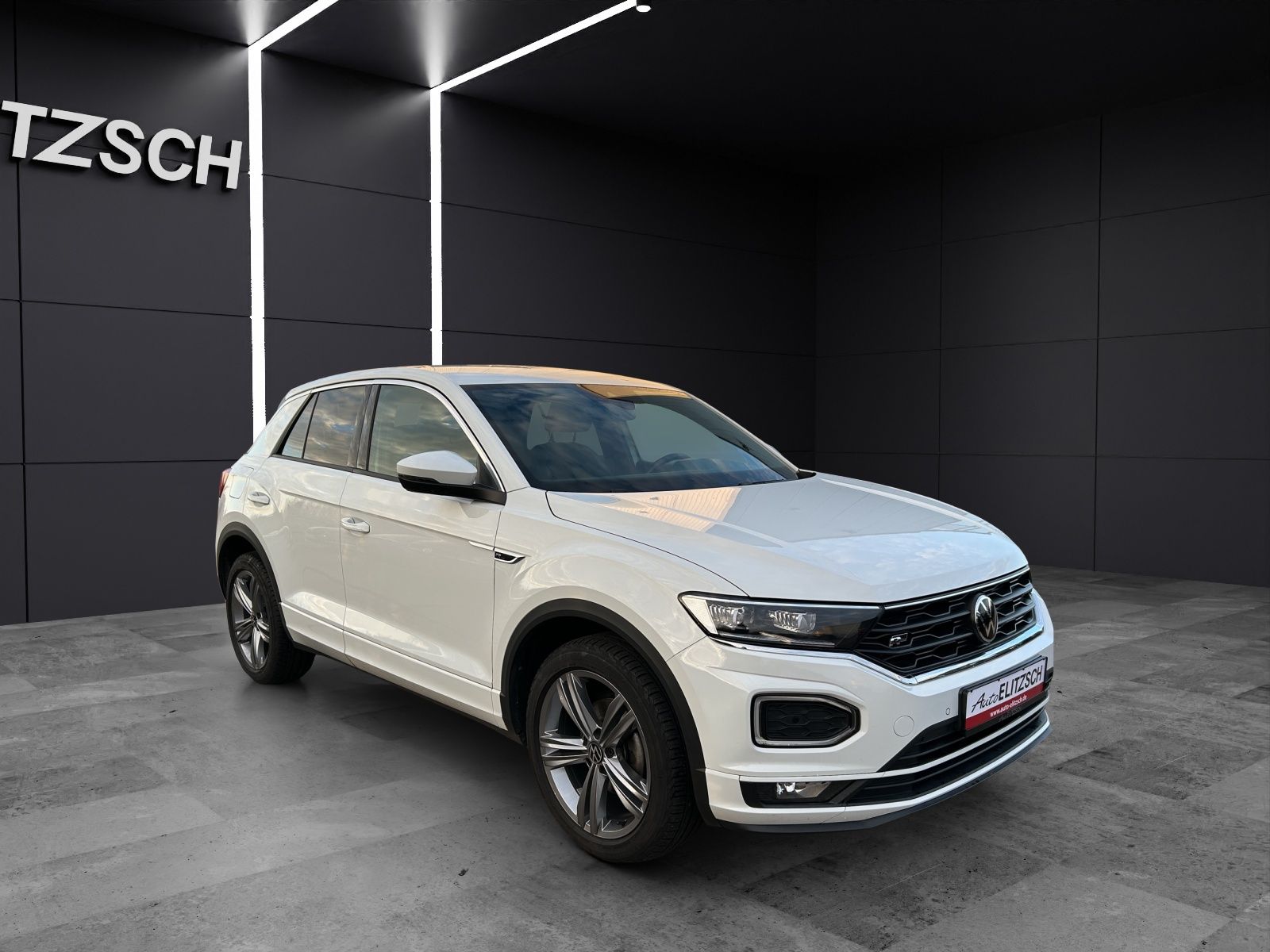 Volkswagen T-Roc TSI Sport R-Line - Samsaru's Car Outlet