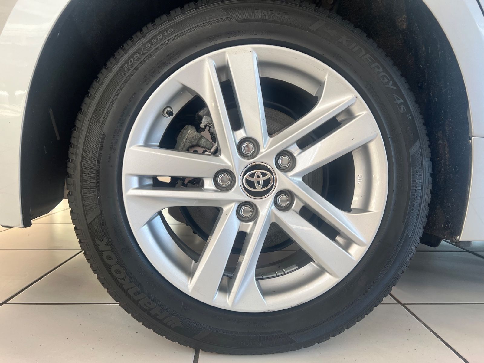 Toyota Corolla TS 1.8 Hybrid Business Edition - Samsaru's Car Outlet