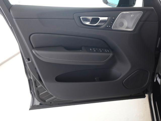 Volvo XC60 B5 Ultra Dark AWD B&W Massage 22"Luftfwk