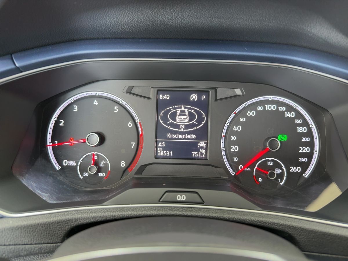 Volkswagen T-Roc 1.5 TSI DSG United - Samsaru's Car Outlet