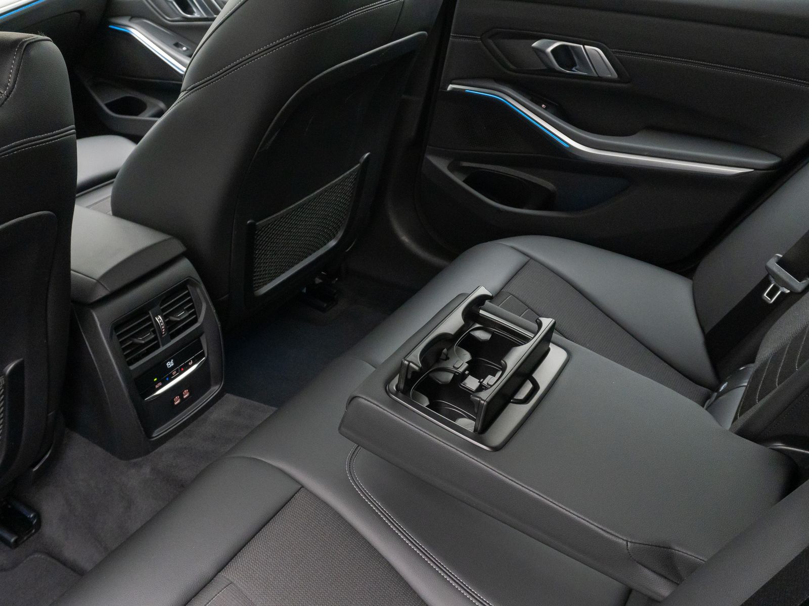 BMW 330e Sport Line - Samsaru's Car Outlet