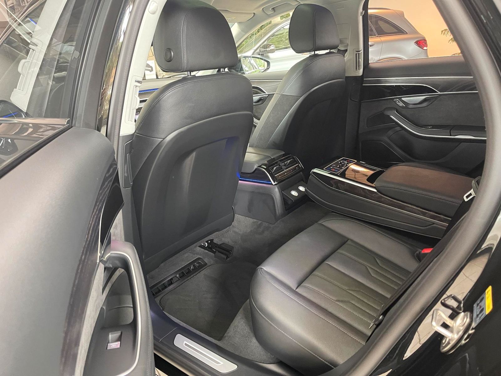 Audi A8 60 TFSI e quattro - Samsaru's Car Outlet