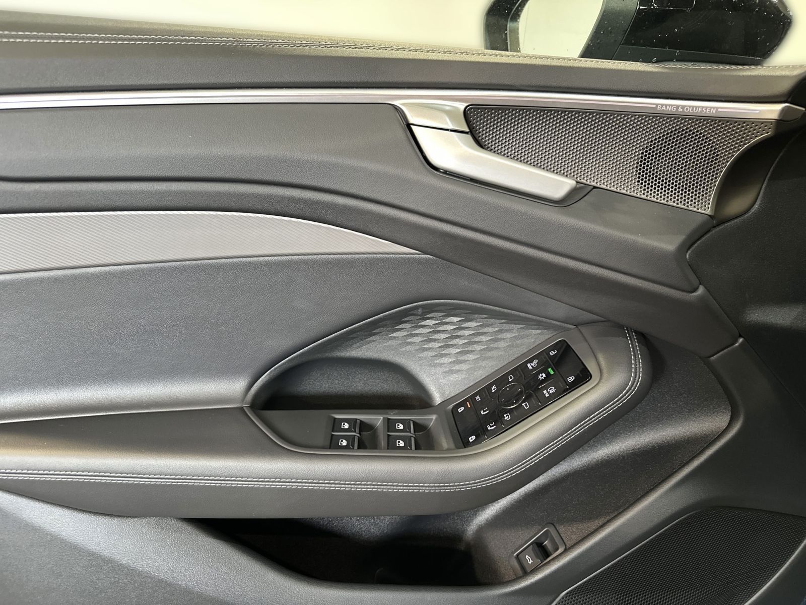 Audi A6 Avant 40 TDI QUATT S LINE MATRIX+AHK+PANO+B&O