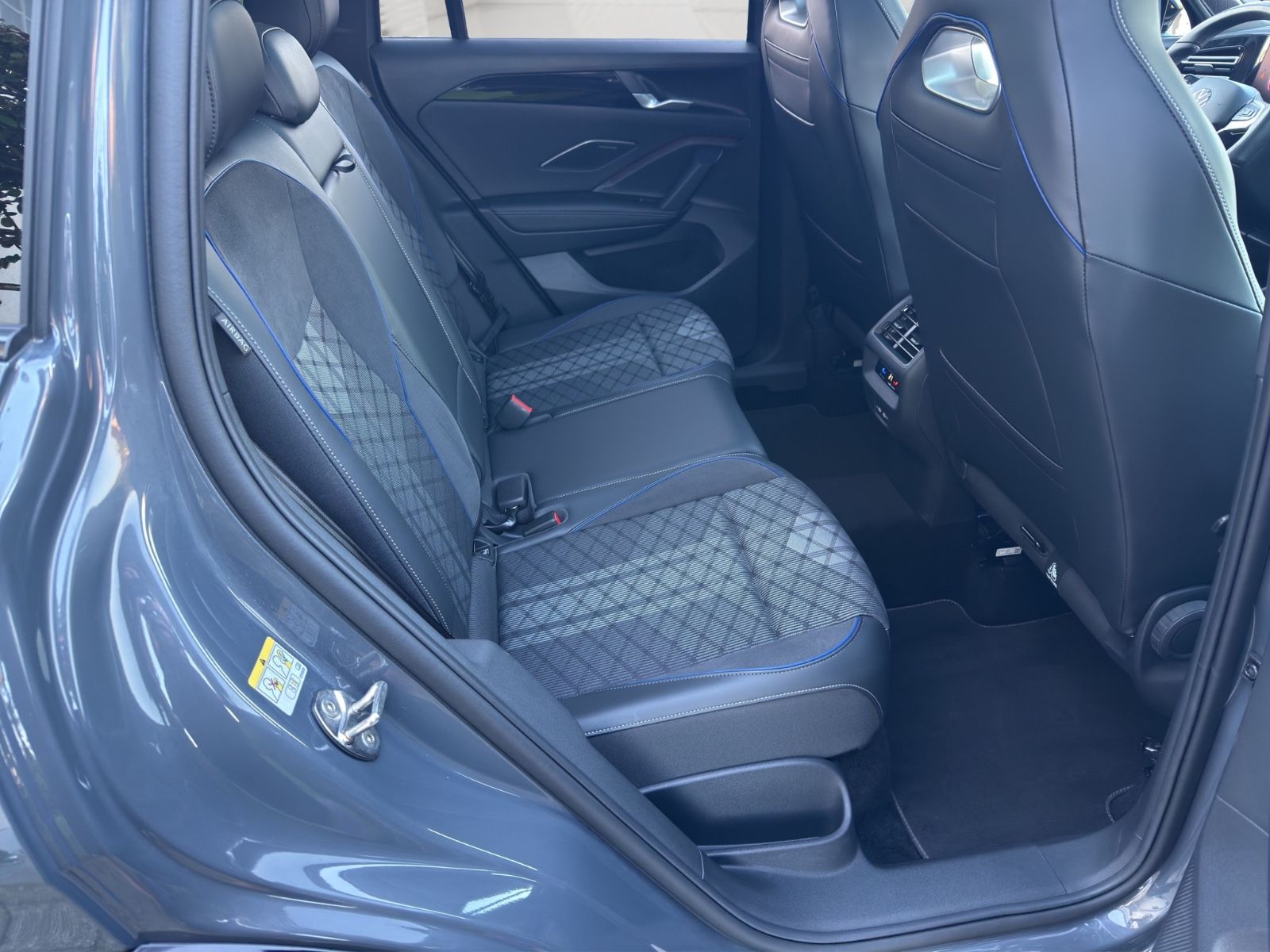 Volkswagen Tiguan 2.0 TSI DSG 4M R-Line»PANO»AHK»HuD»HK»20"