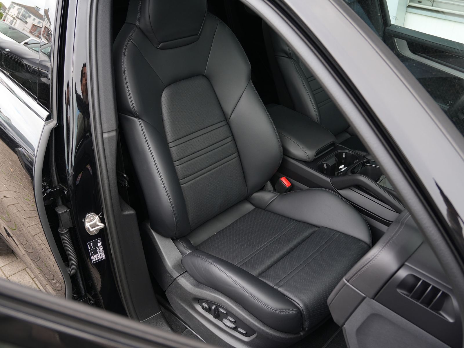 Porsche E-Hybrid MY24-INNODRIVE-ACC-LUFTF.-PANO-BOSE-RS