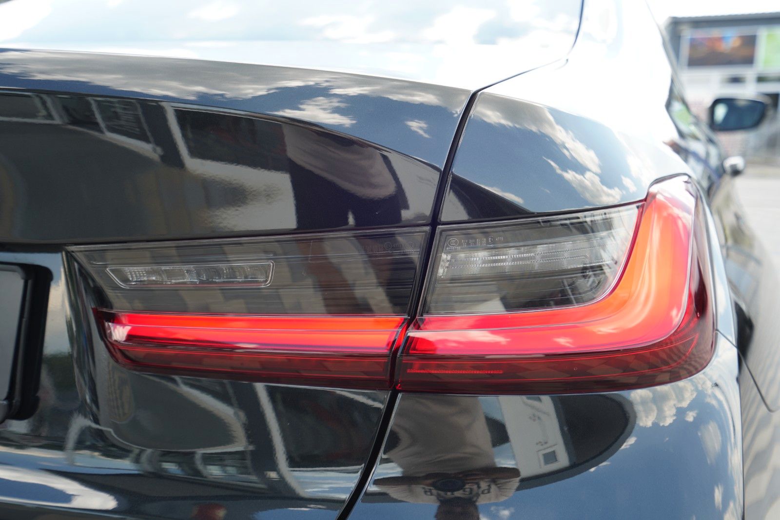 BMW 320d*xDrive*M Sport*H&K*Schiebedach*STHZ*360°*