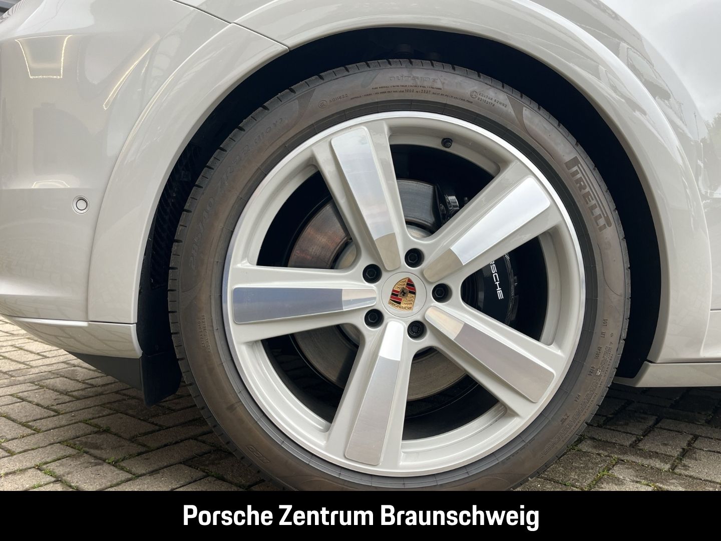 Porsche Cayenne GTS Coupe InnoDrive HA-Lenkung Head-Up