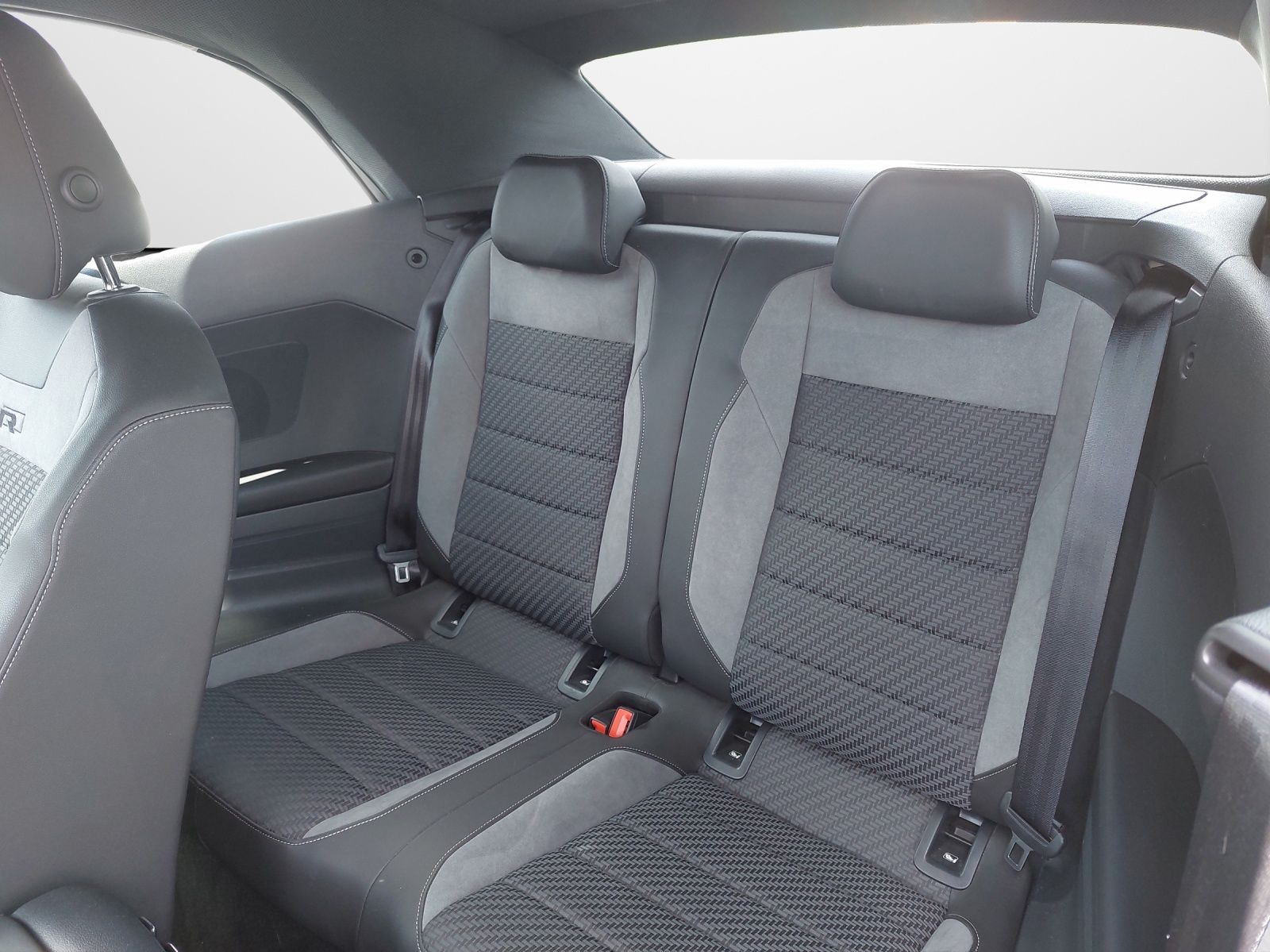 Volkswagen T-Roc 1.5 TSI DSG R-Line - Samsaru's Car Outlet