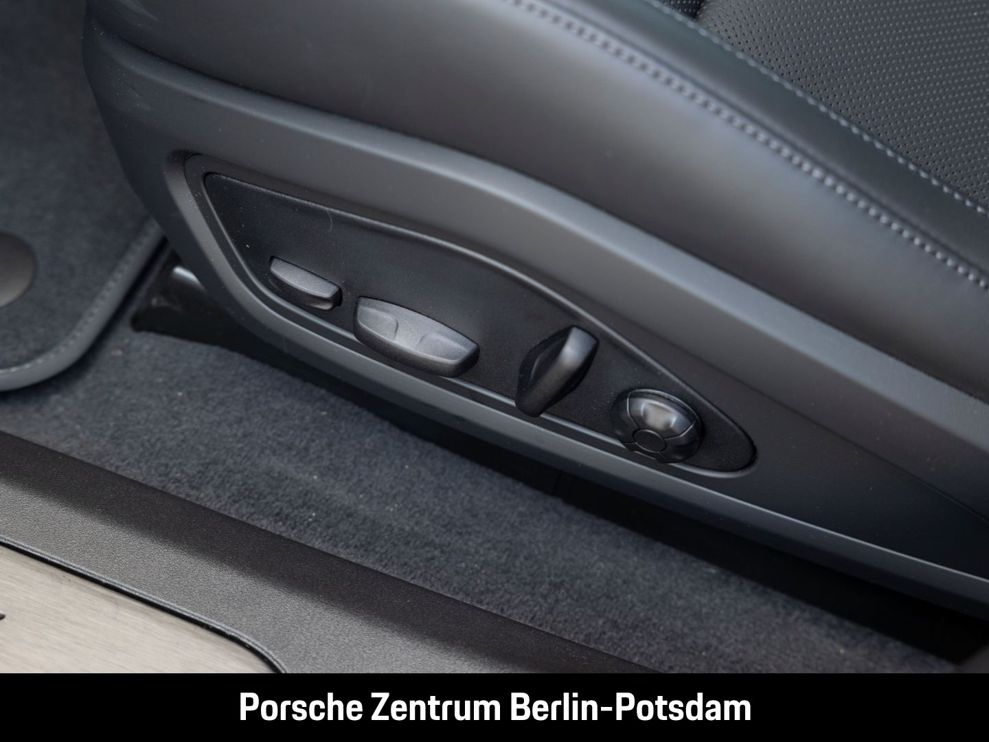 Porsche Taycan 4S Cross Turismo Soft-Close HD-Matrix