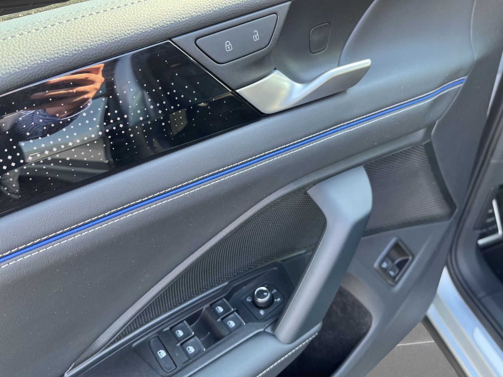 Volkswagen Tiguan 1.5 eHybrid DSG R-Line AHK+Pano+HuD+Leder