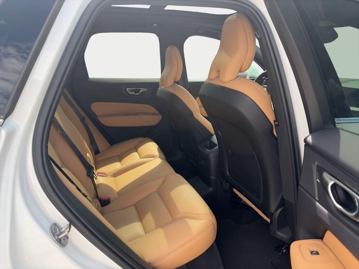 Volvo XC60 T8 AWD Ultimate Bright 360° HUD H/K Pano