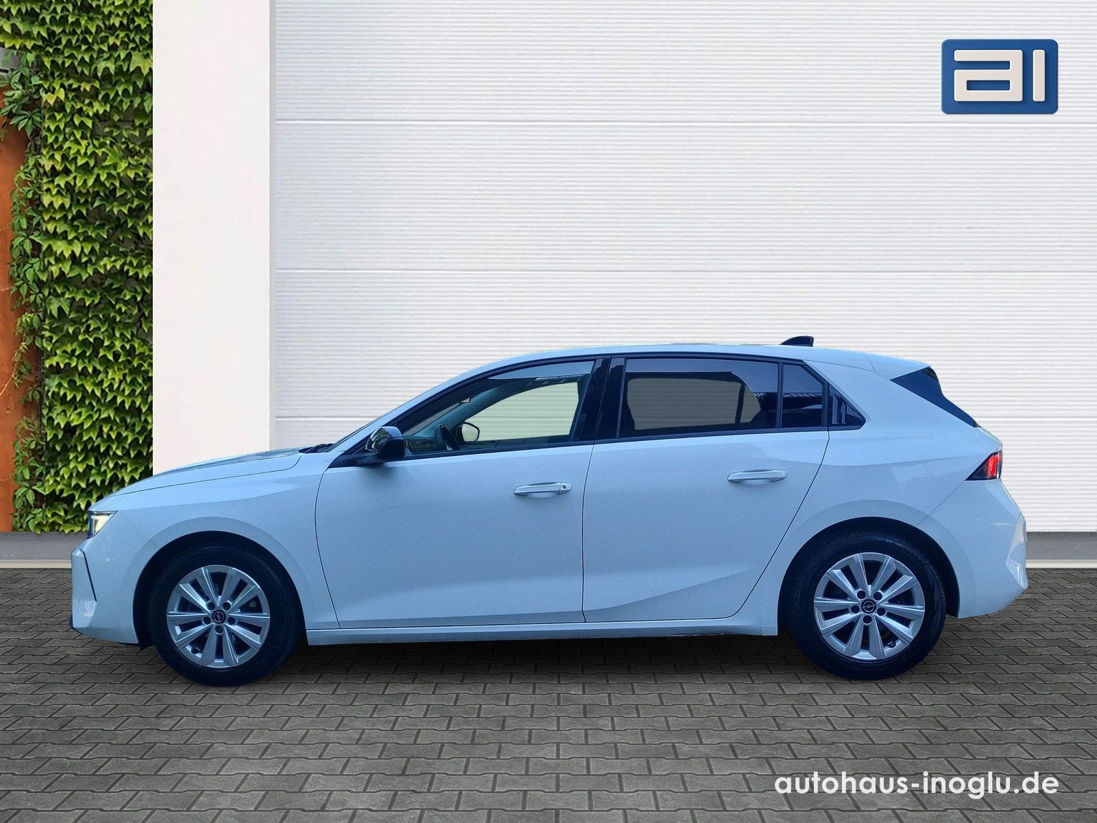 Opel Astra 1.2 Business Edition - Samsaru's Car Outlet