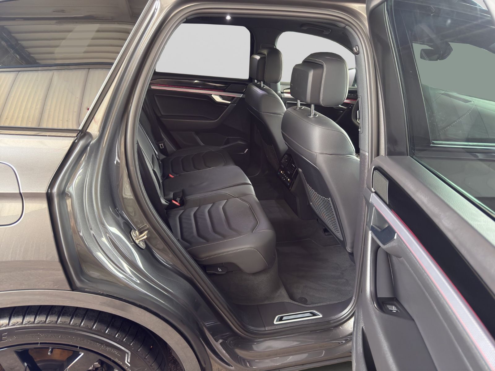Volkswagen Touareg R-Line 4Motion BLACK/IQ-MATRIX/21"/PANO/