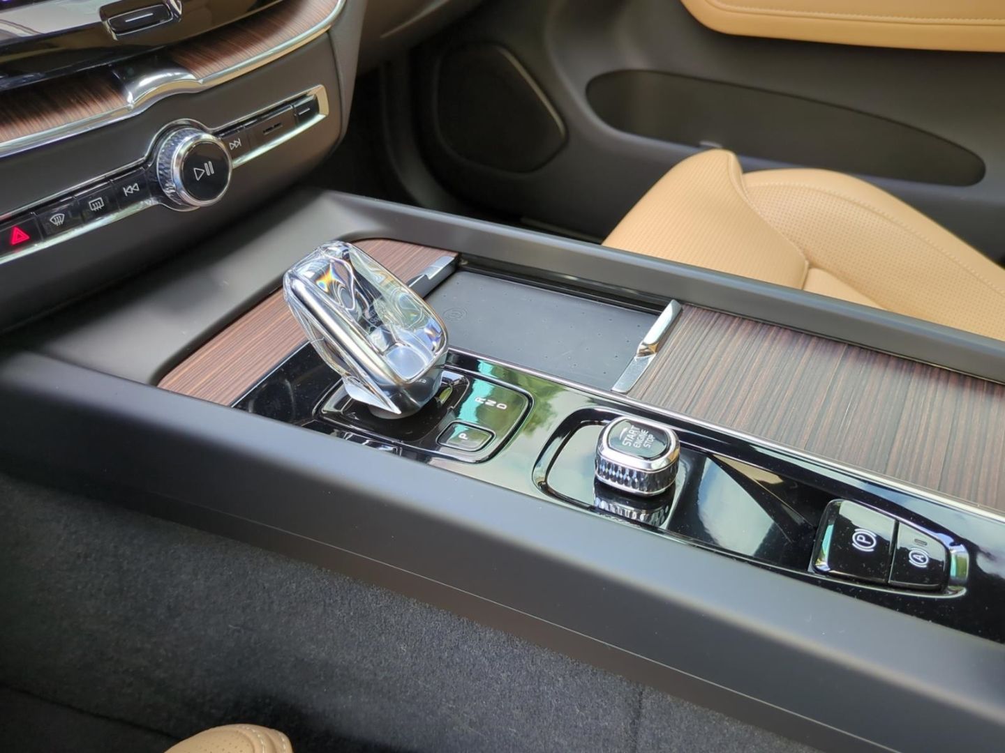 Volvo XC60 B6 AWD Inscription *Luft*SH*Pano*Nappa*