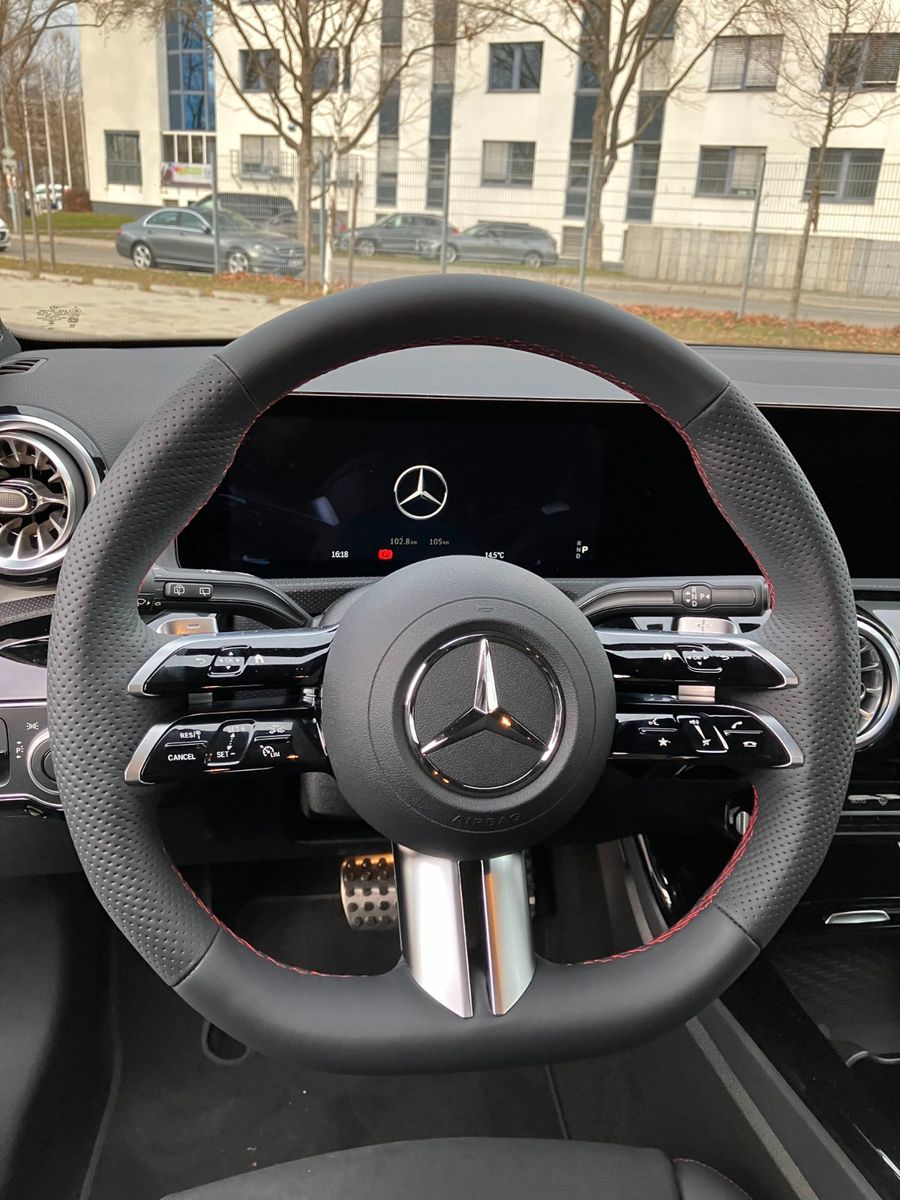 Mercedes-Benz A 250 e AMG LINE - Samsaru's Car Outlet