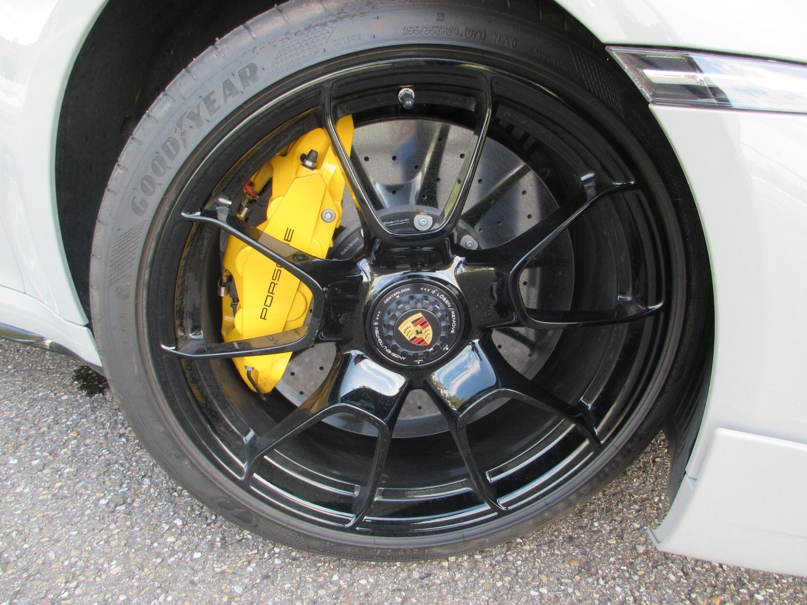 Porsche 992 Turbo S  Vollausstattung/Aero-Kit/SSD/Liftsy