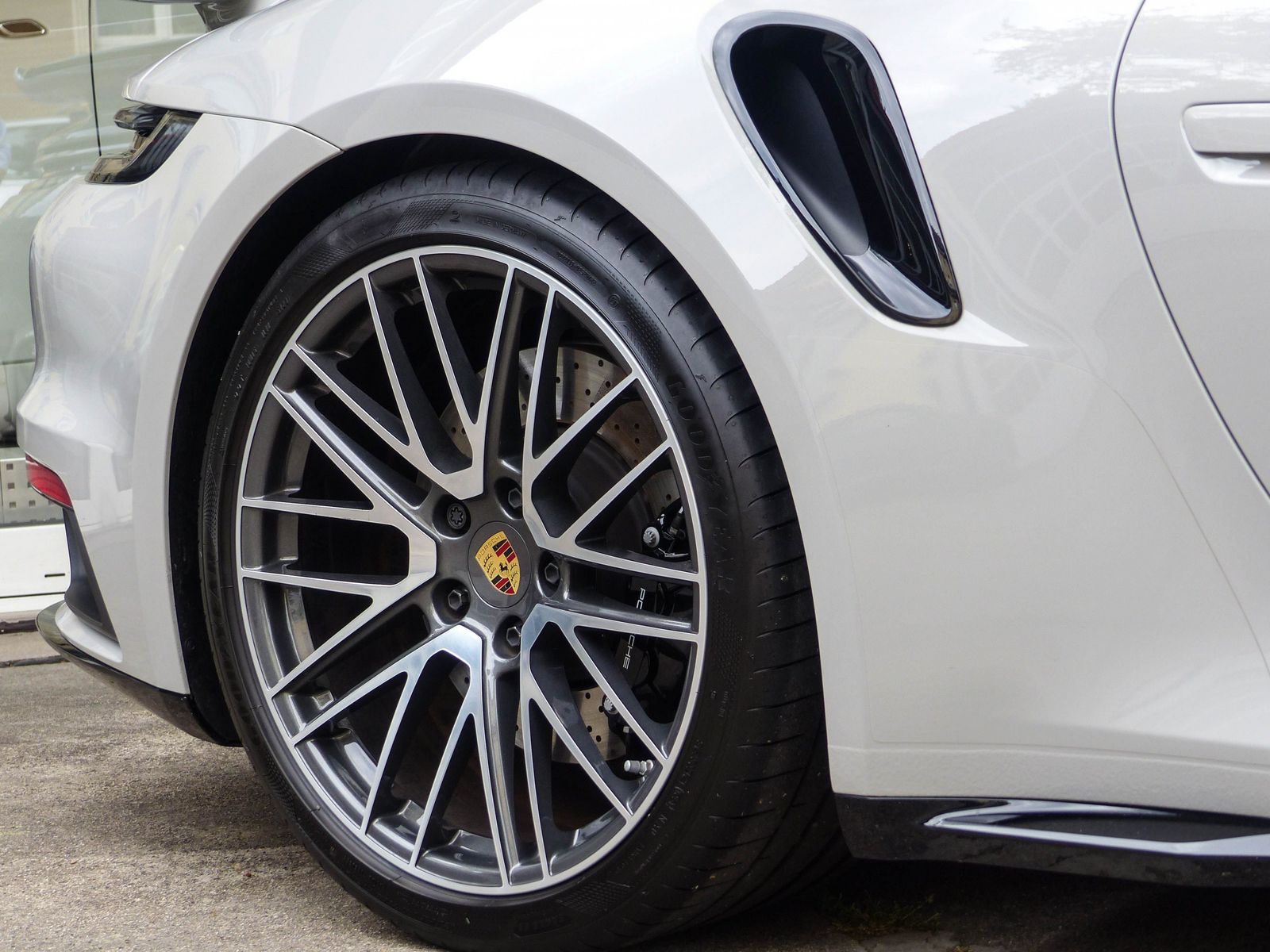 Porsche 992 Turbo Coupè - Samsaru's Car Outlet