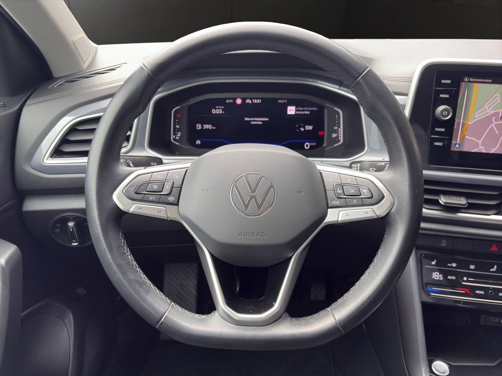 Volkswagen T-Roc 2.0 TDI Style - Samsaru's Car Outlet