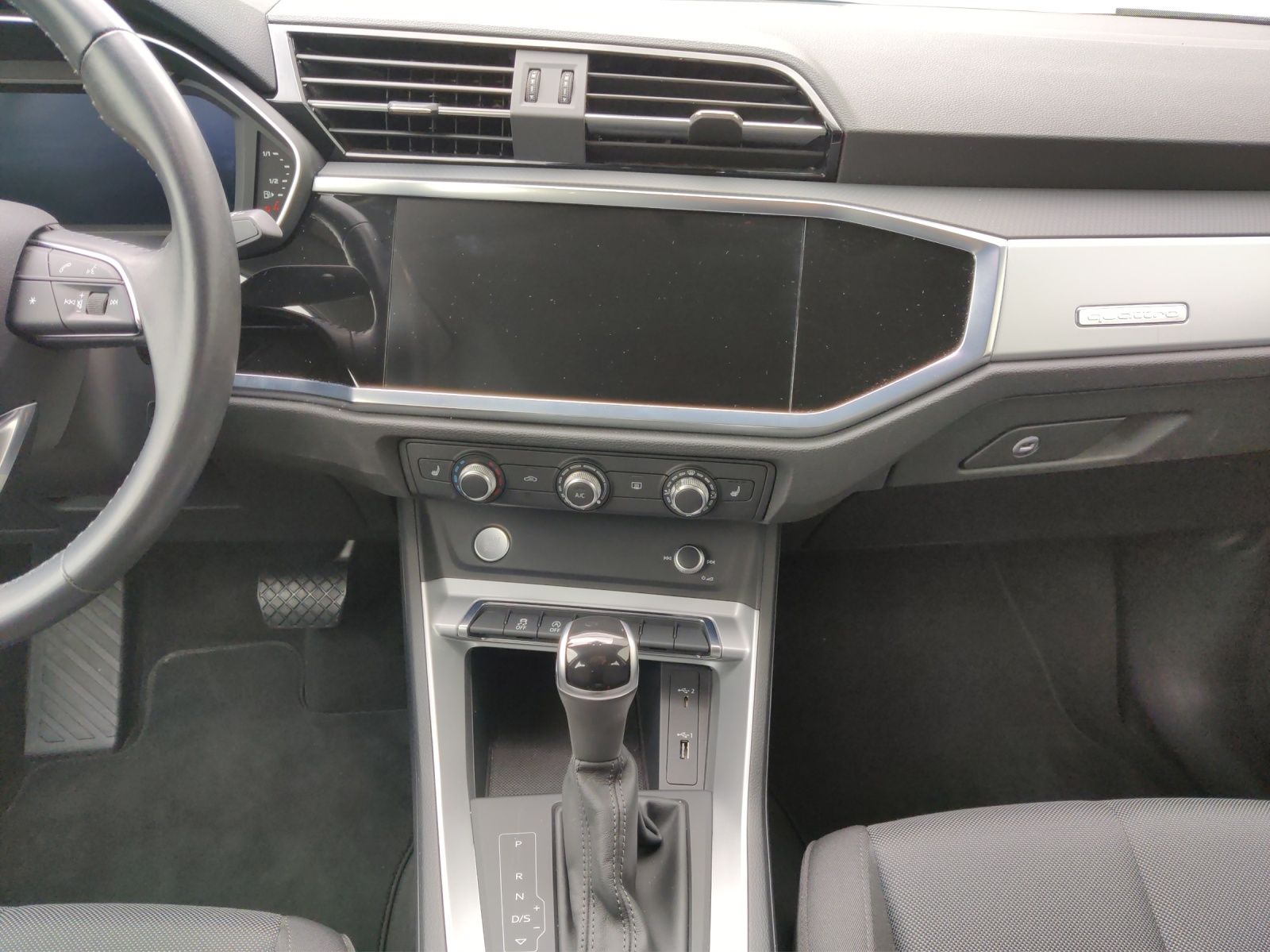 Audi Q3 40 TFSI quattro advanced - Samsaru's Car Outlet