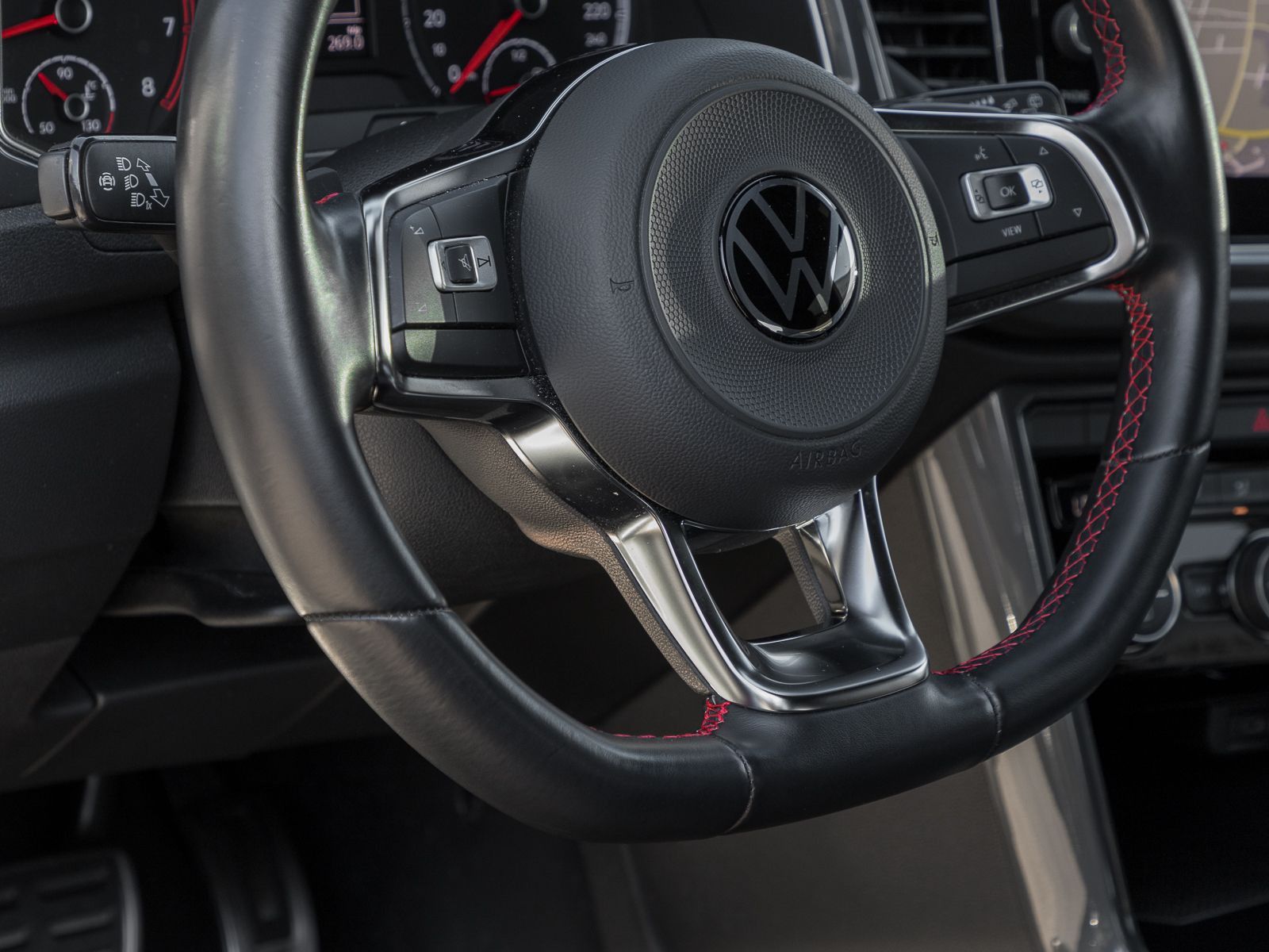 Volkswagen T-Roc 2.0 TSI DSG 4M R-LINE - Samsaru's Car Outlet