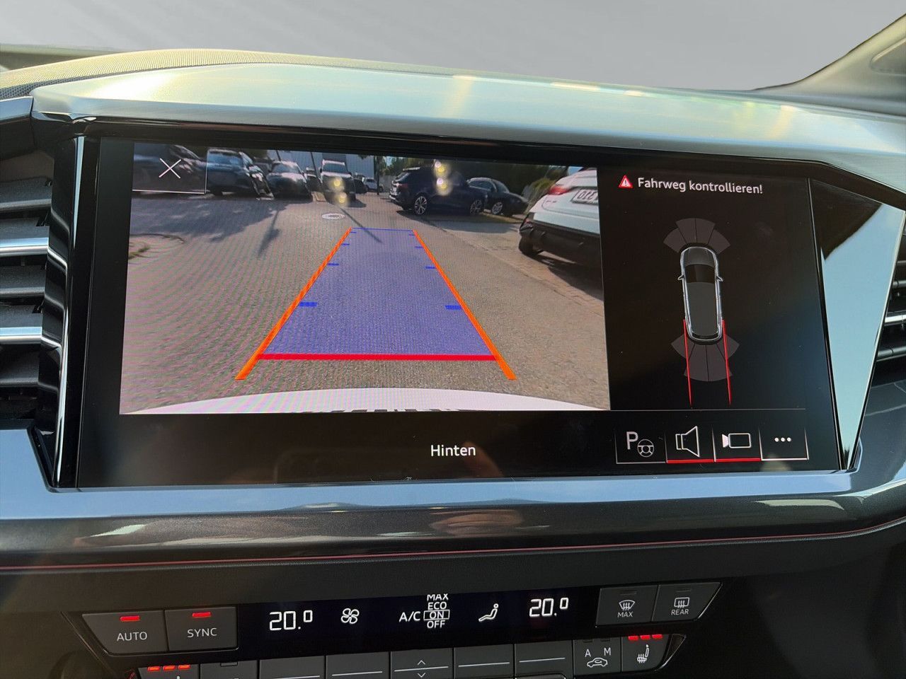 Audi Q4 e-tron 45 quattro S line AHK ACC Matrix Kam.