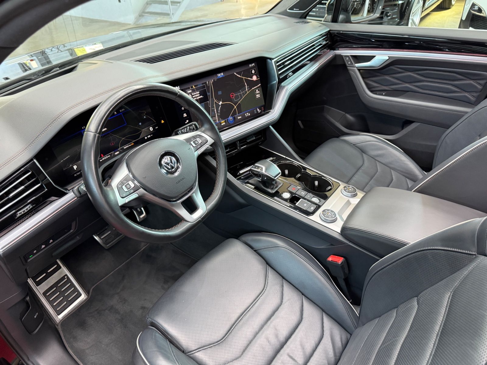 Volkswagen Touareg R-Line - Samsaru's Car Outlet