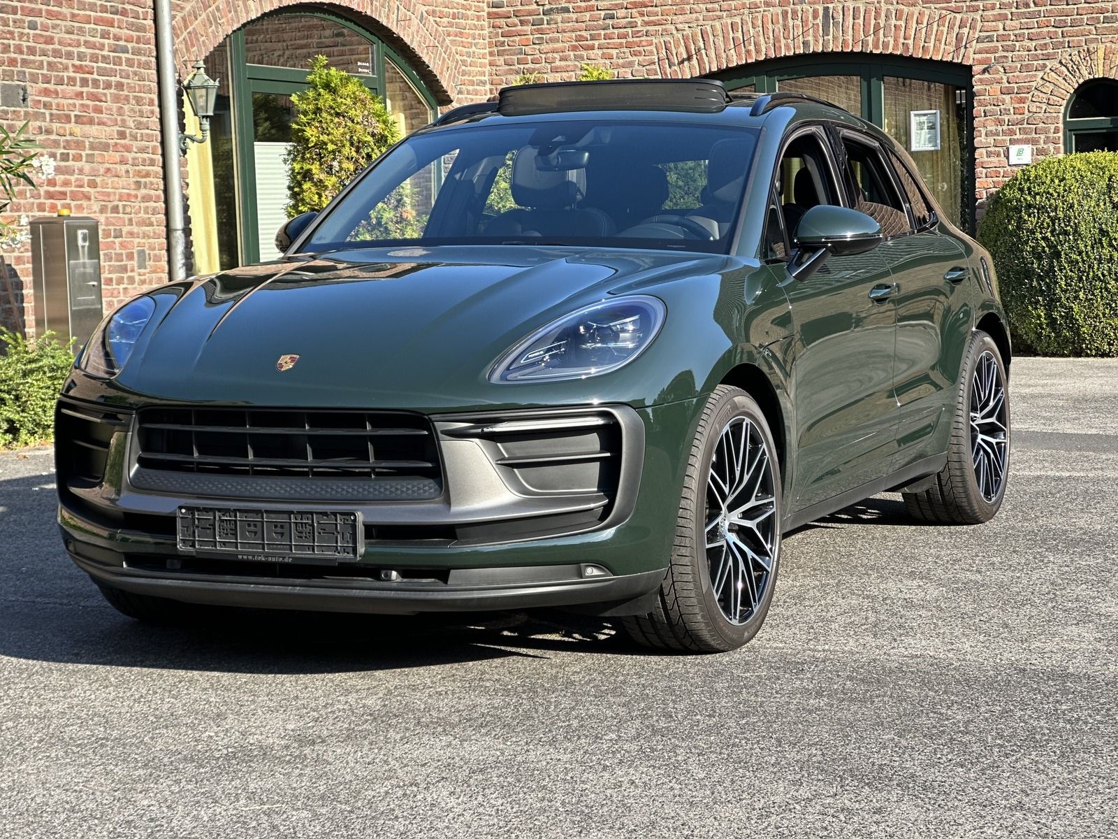 Porsche Macan T - Samsaru's Car Outlet