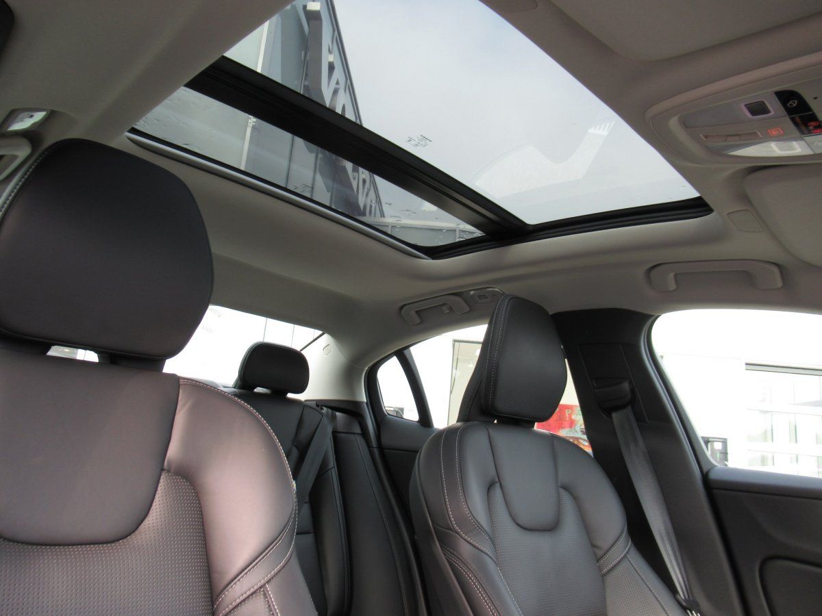 Volvo S60 B4 Benzin Plus Dark Automatik