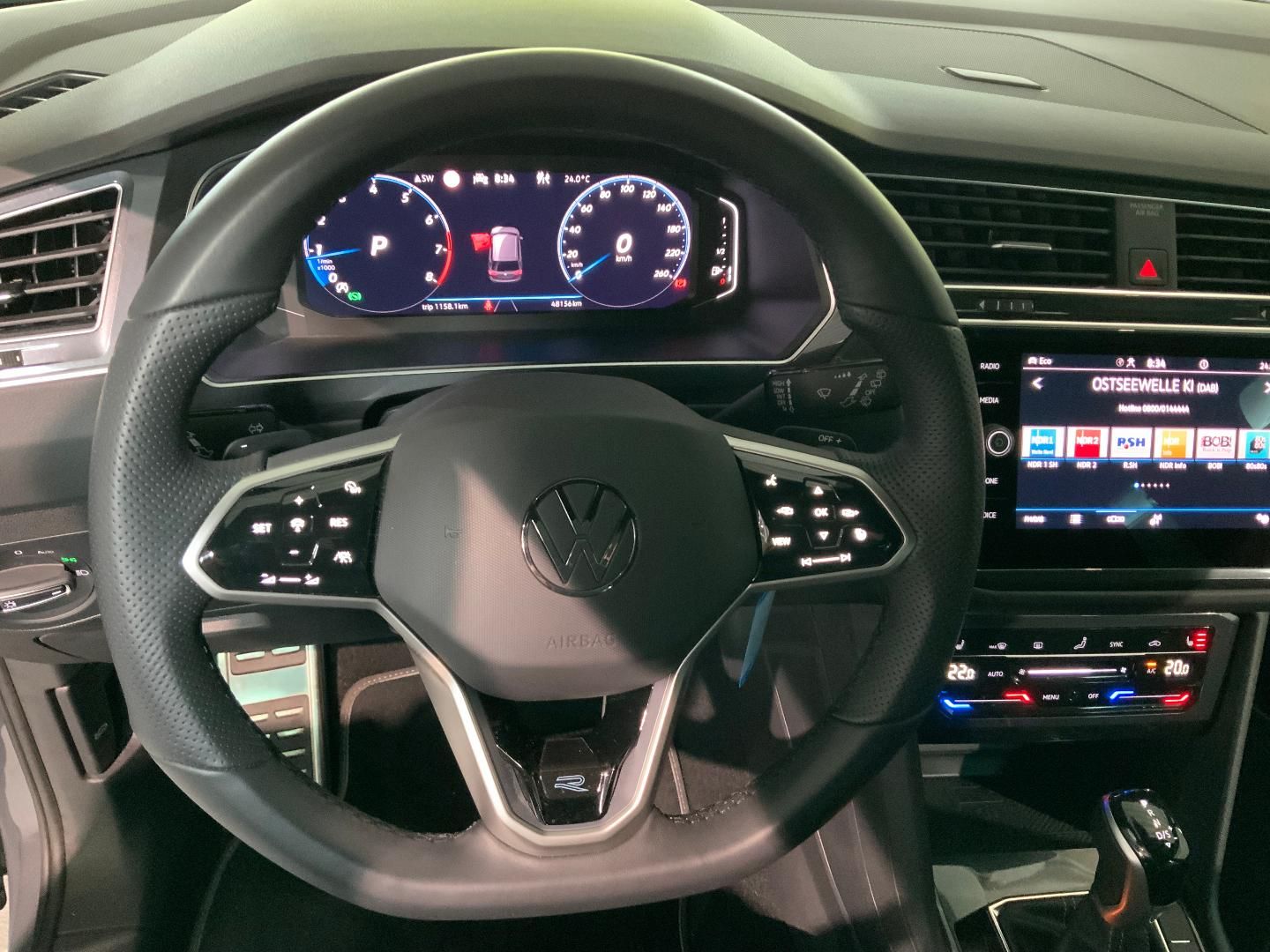 Volkswagen Tiguan R-Line 2.0 TSI DSG 4 Motion - Samsaru's Car Outlet