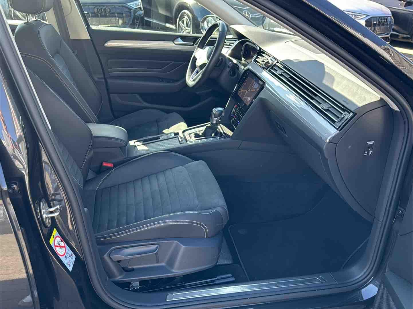 Volkswagen Passat Variant GTE - Samsaru's Car Outlet