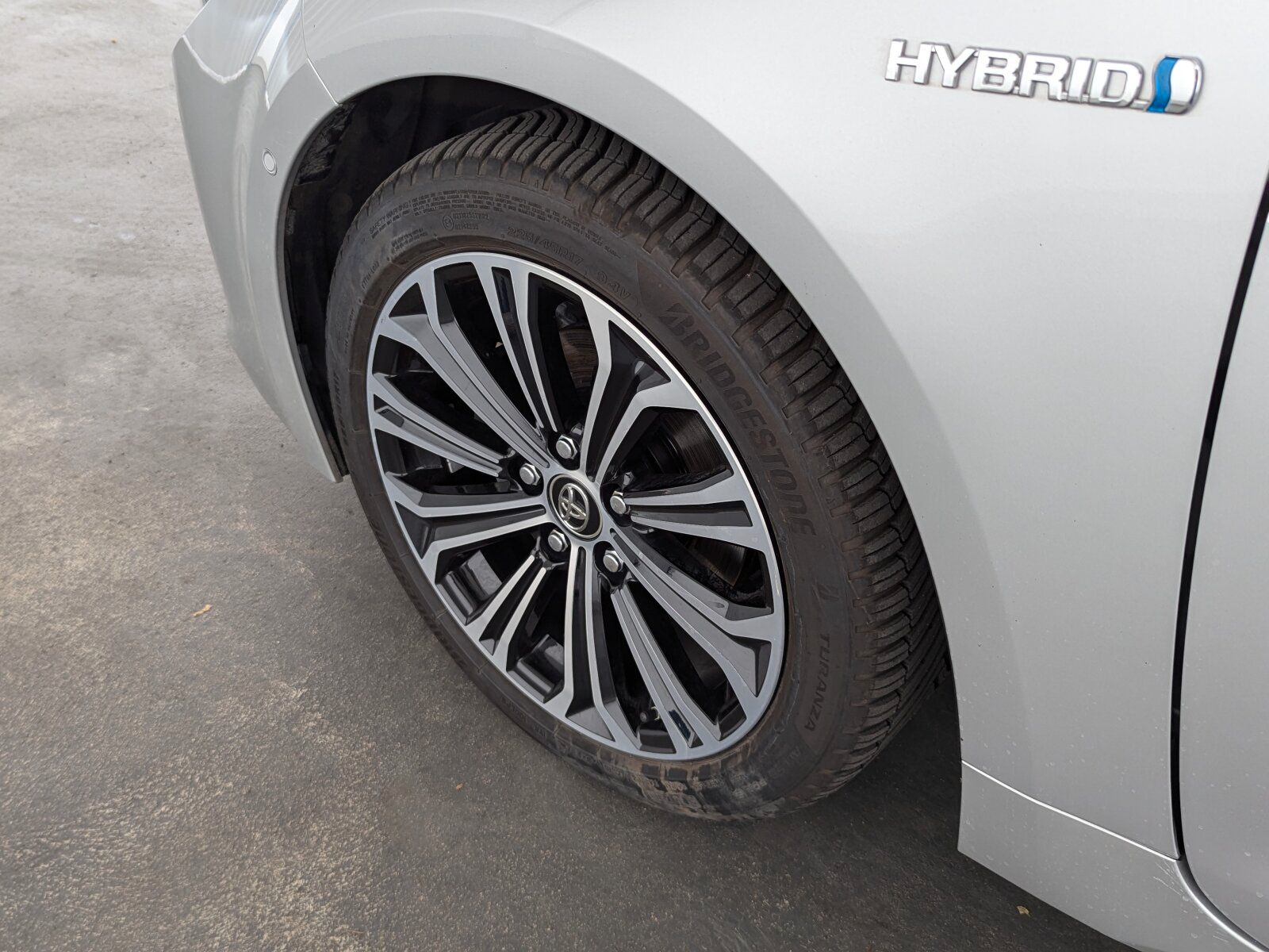 Toyota Corolla 1.8 Hybrid Club - Samsaru's Car Outlet