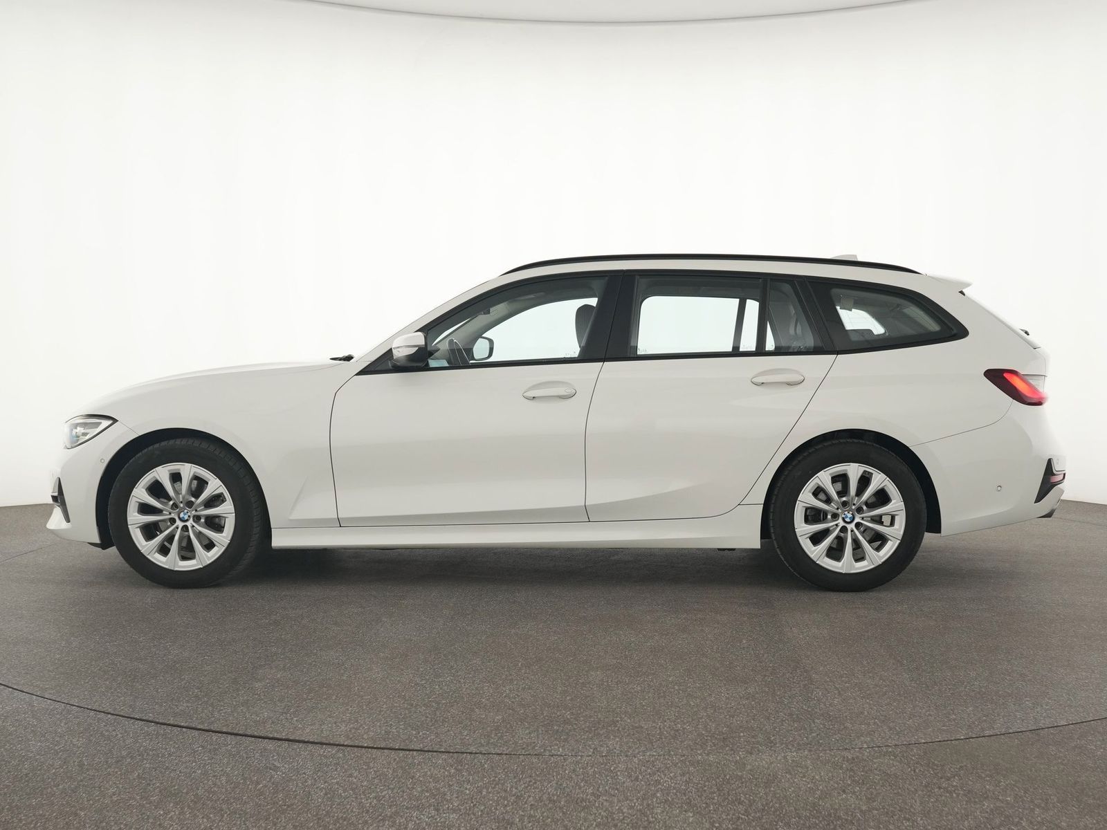 BMW 320d Touring - Samsaru's Car Outlet