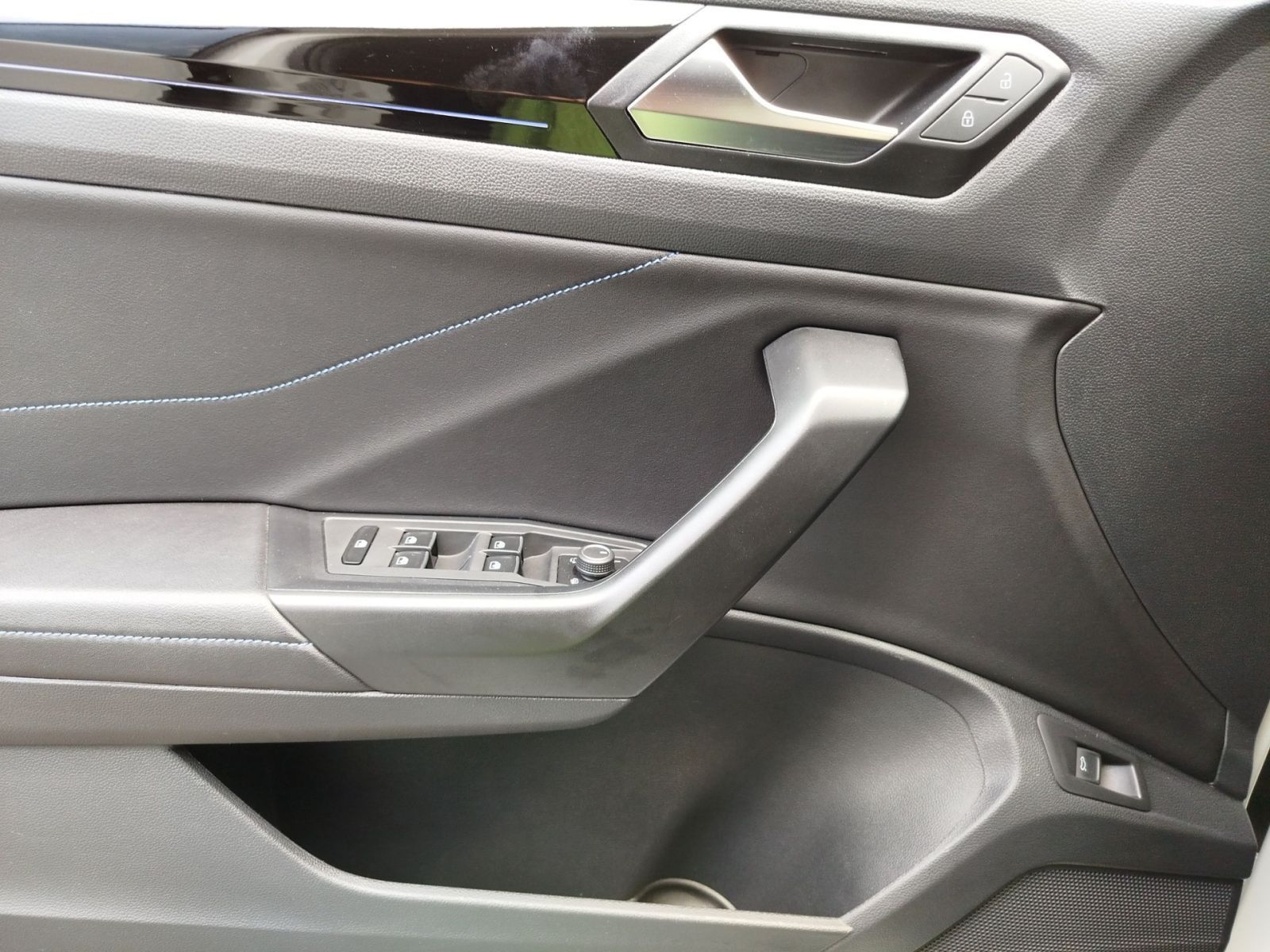 Volkswagen T-Roc 2.0 TSI DSG 4Motion R - Samsaru's Car Outlet