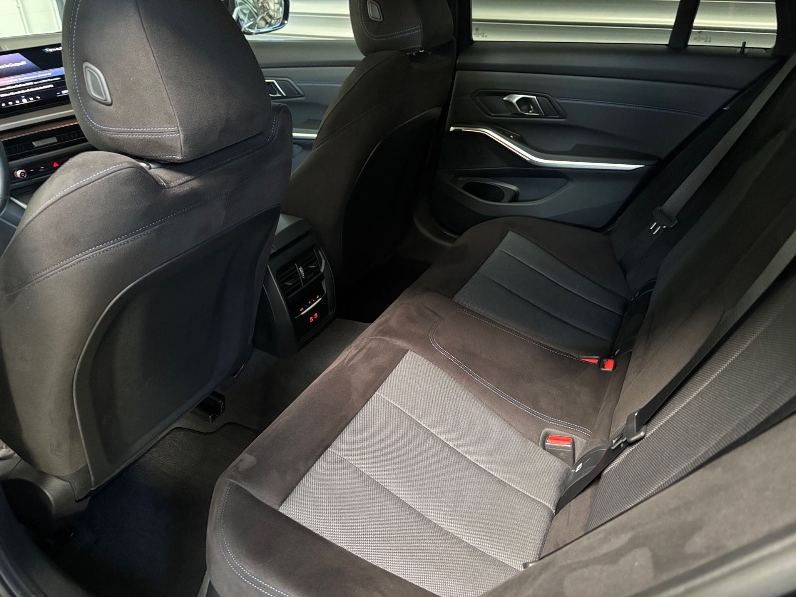 BMW 320i Touring M Sport -AHK/Pano/HeadUp/Innovation