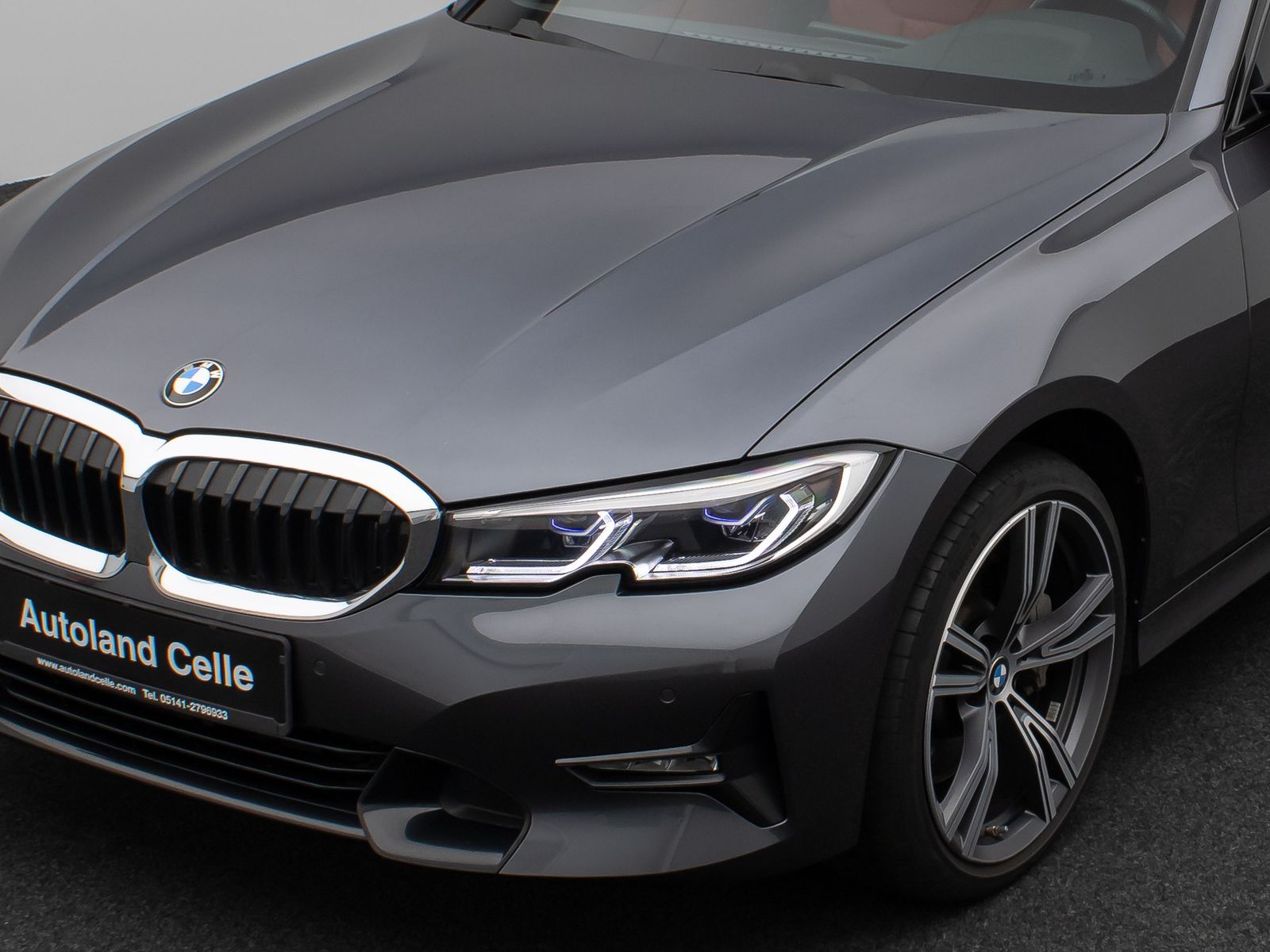 BMW 330i xD SportLine - Samsaru's Car Outlet