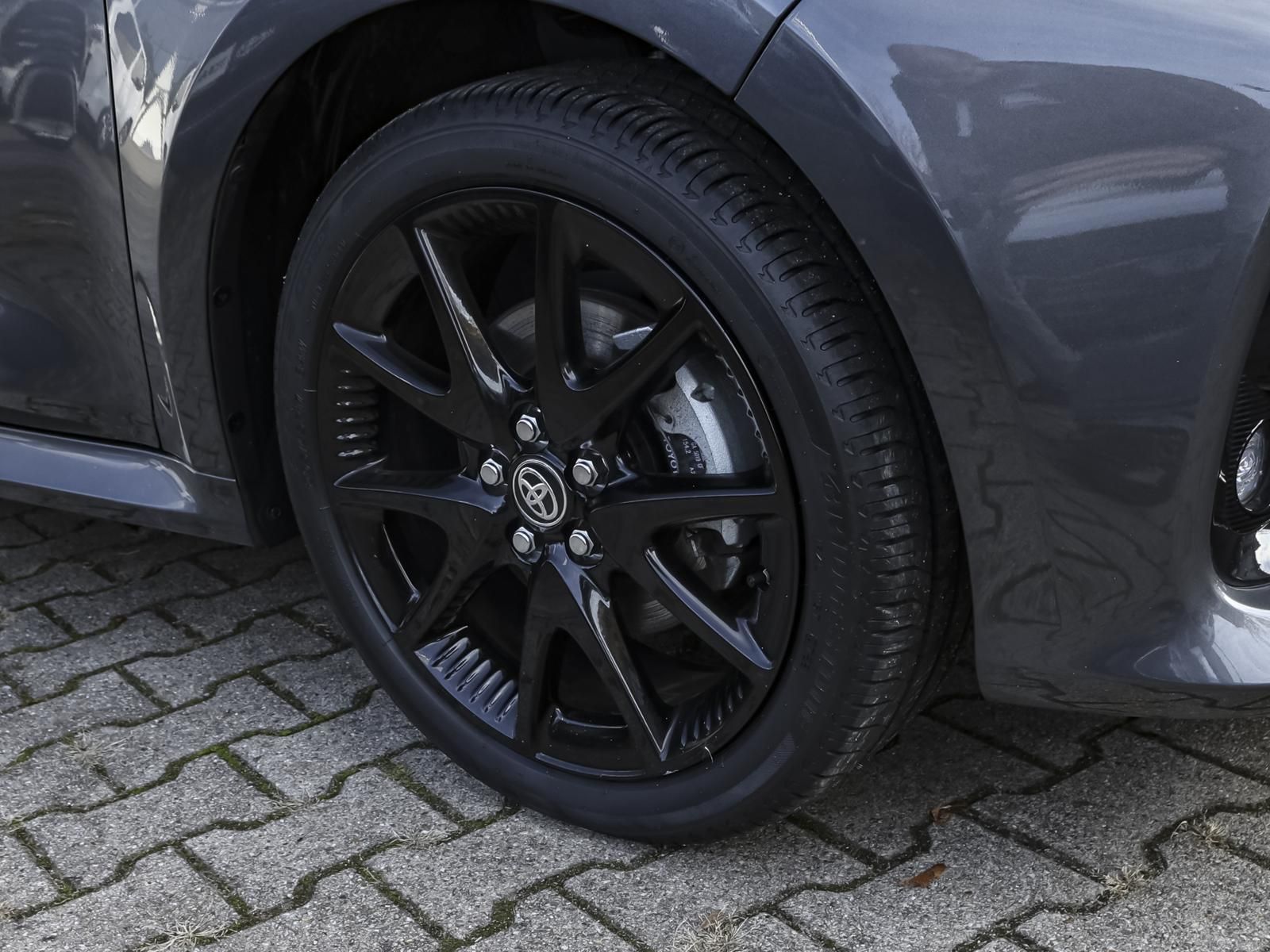 Toyota Yaris 1.5 Hybrid Style NAVI SHZ PDC KLIMA LM