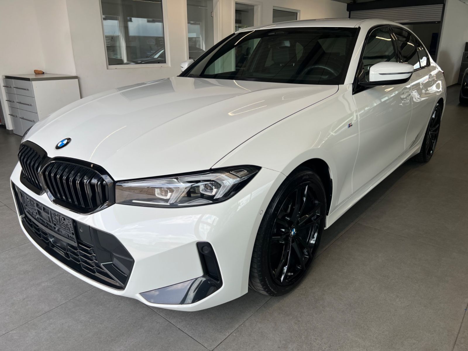 BMW 320 d xDrive M Sport - Samsaru's Car Outlet